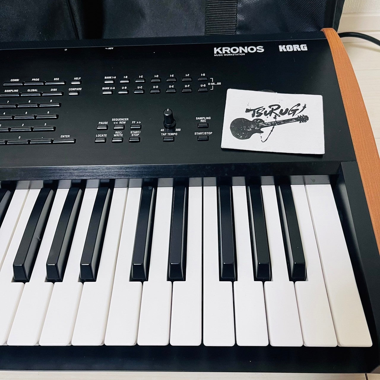 Korg Kronos 2-61 Keyboard Synthesizer 61 keys work station w/ AC cable