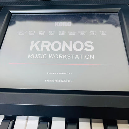 Korg Kronos 2-61 Keyboard Synthesizer 61 keys work station w/ AC cable