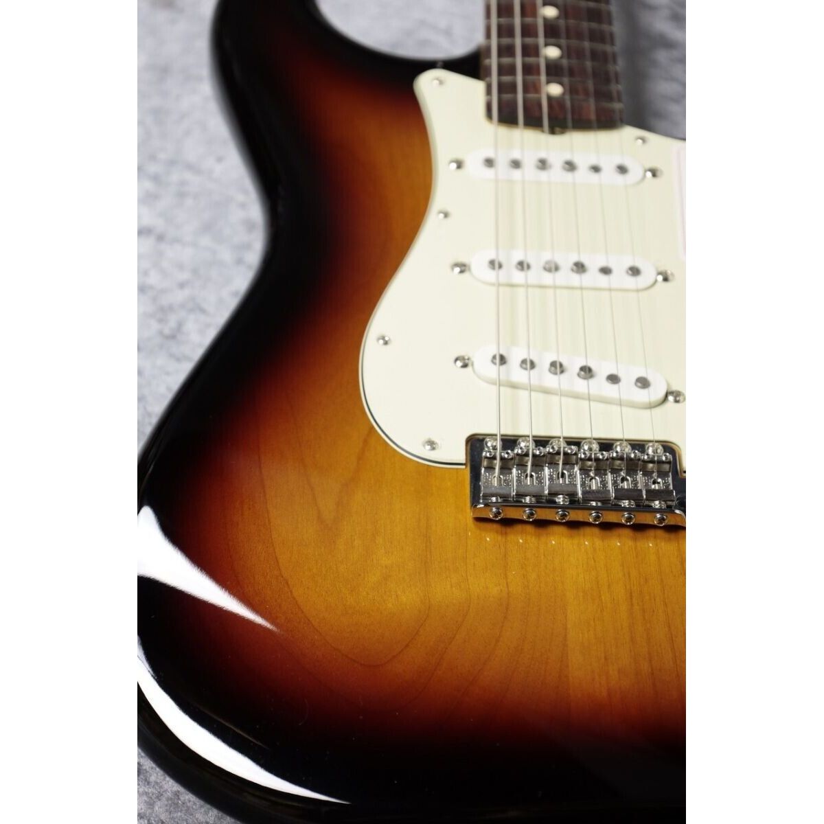 Fender Made in Japan Heritage 60s Stratocaster 3-Color Sunburst Guitar New