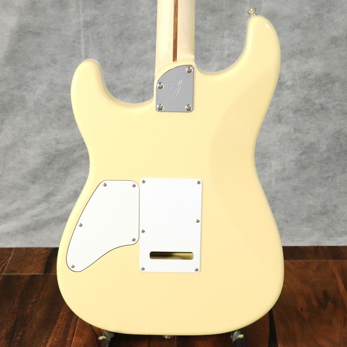 Fender Made in Japan Mami Stratocaster Omochi Vintage White Electric Guitar case