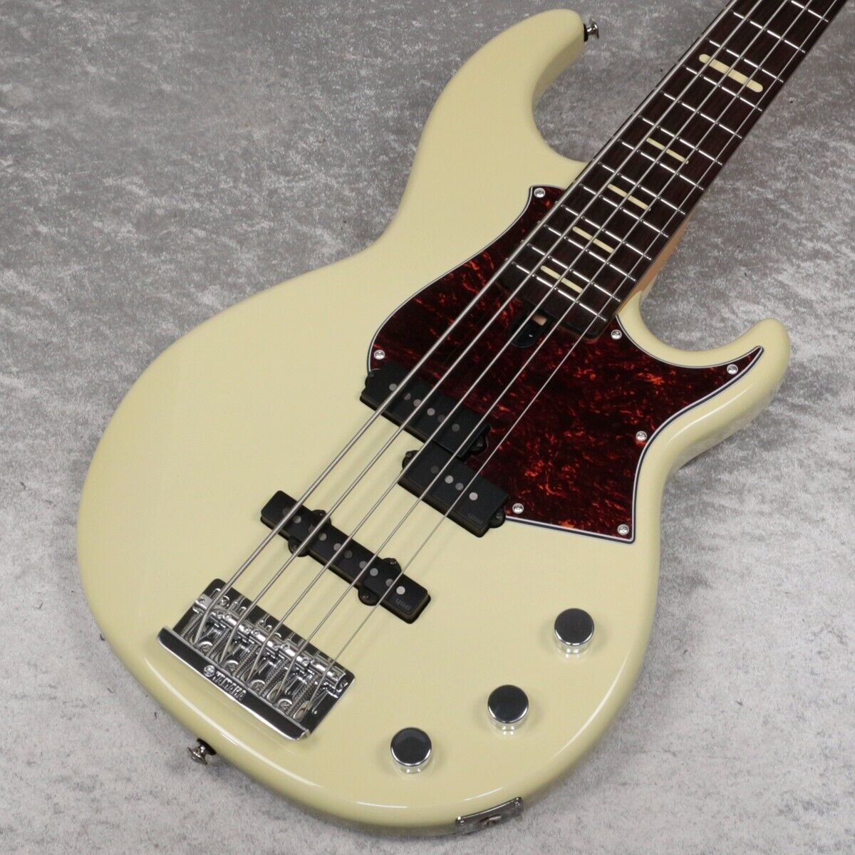 Yamaha BBP35 5-String Bass guitar Vintage White w/hard case