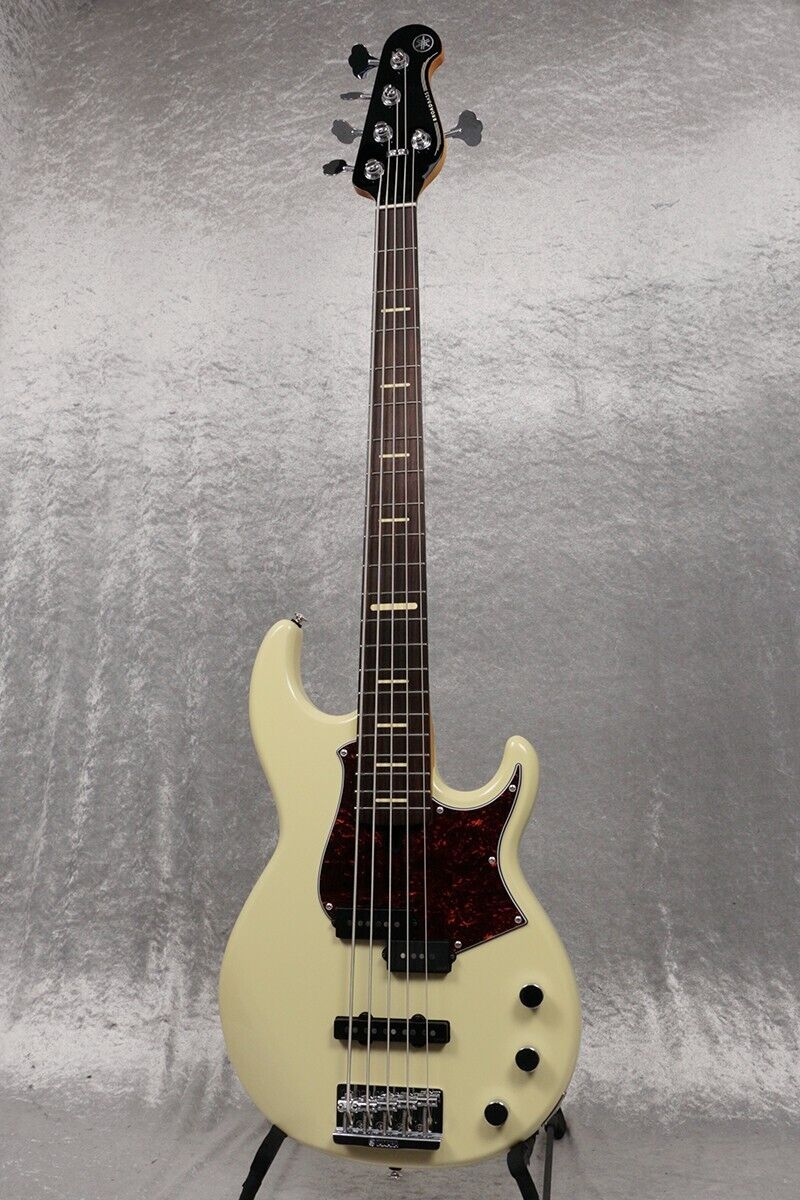 Yamaha BBP35 5-String Bass guitar Vintage White w/hard case