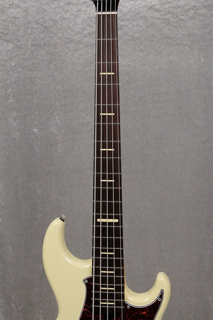 Yamaha BBP35 5-String Bass guitar Vintage White w/hard case