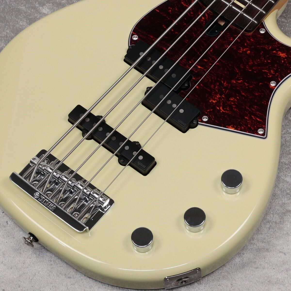 Yamaha BBP35 5-String Bass guitar Vintage White w/hard case